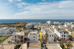 Appartamento climatizzato con patio esterno privato a 150 m dal mare
